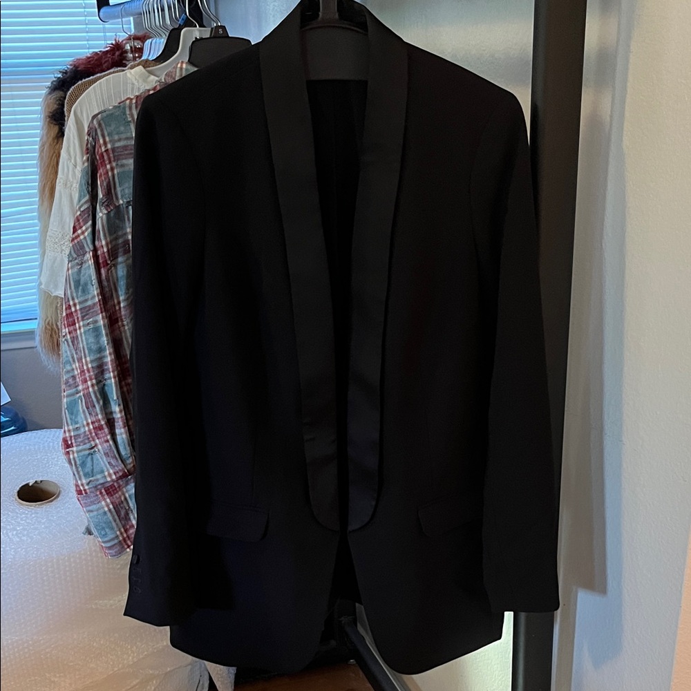 EXPRESS classic menswear inspired tuxedo blazer with black satin lapels